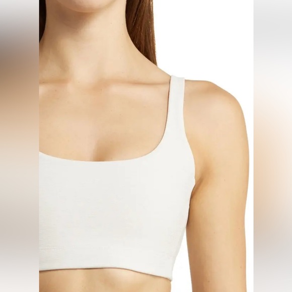 NWT Outdoor Voices FreeForm Scoop Bra in Milk Stone - Picture 3 of 11